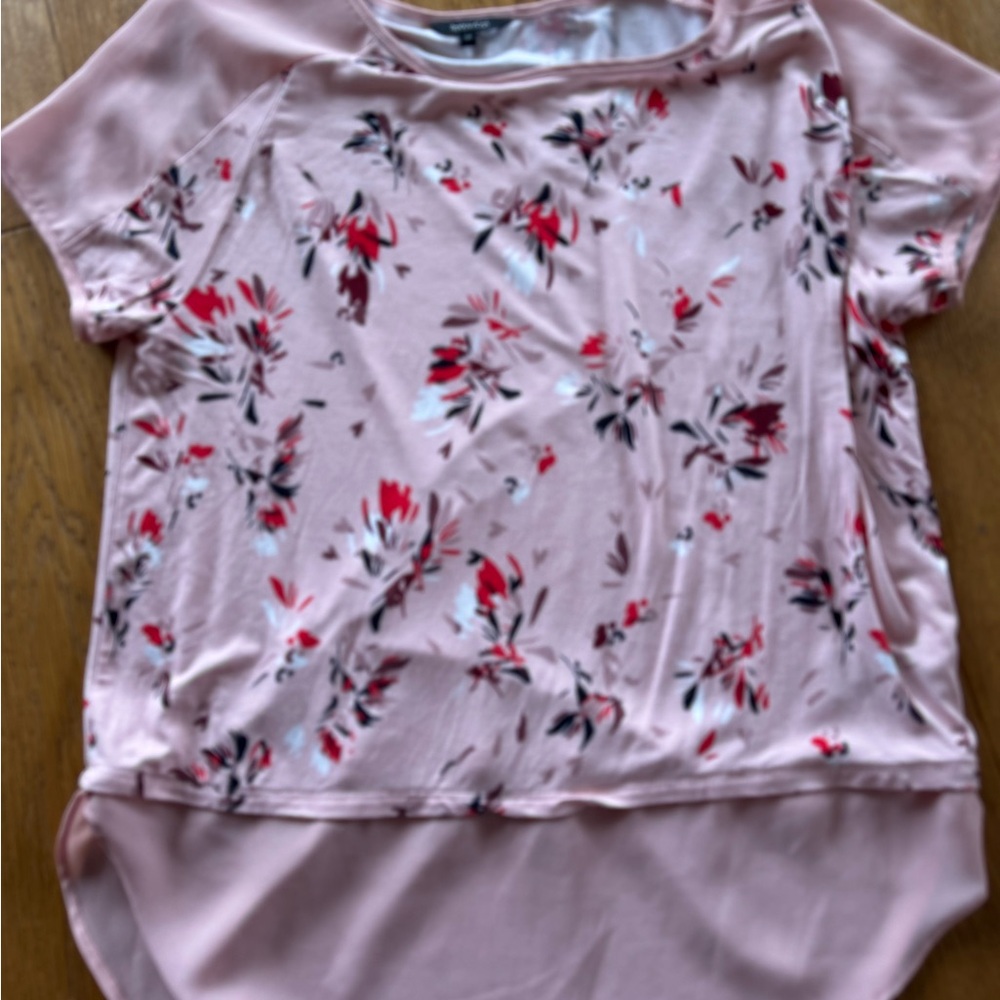 RW&CO. Asymmetrical Pink T-Shirt with Red Floral Print
